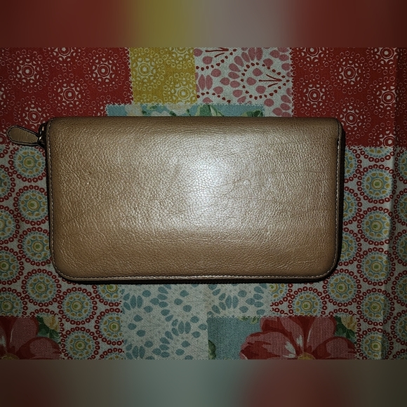 Authentic prada zippy wallet guc see pics - Picture 4 of 13